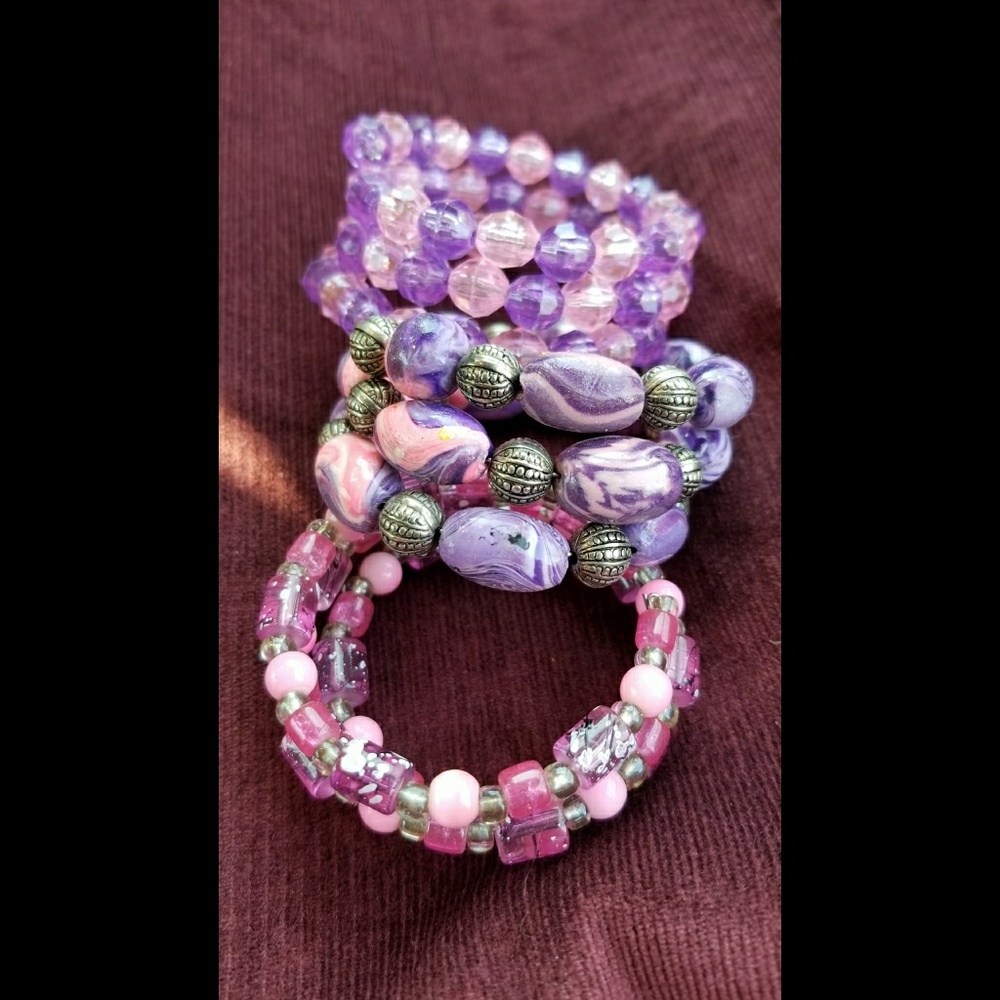3/$25 Lot of 3 vintage bead bracelet pink & purple